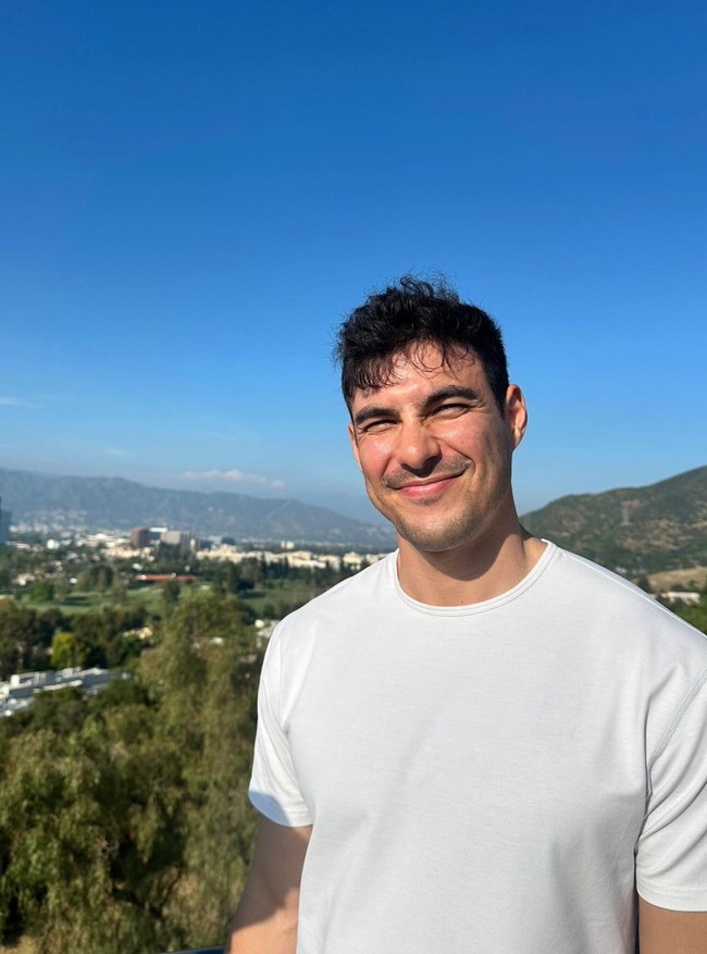 Unggahan Aurelie itu pun langsung banjir ucapan selamat dari para netizen. Bahagia untuk kalian berdua, komentar salah seorang netizen. Hari patah hati nasional, tambah netizen lain. Foto: Instagram/@drtylerbigenho