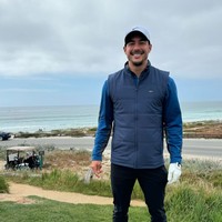 Melalui akun Instagram pribadinya Aurelie Moeremans akhirnya go publik dengan kekasih barunya. Bukan pesepakbola Tjoe-A-On, melainkan seorang dokter chiropractor tampan. Foto: Instagram/@drtylerbigenho