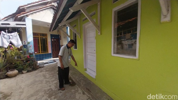 Warga tunjukkan lokasi teror Setan Dolbon di Majalengka.
