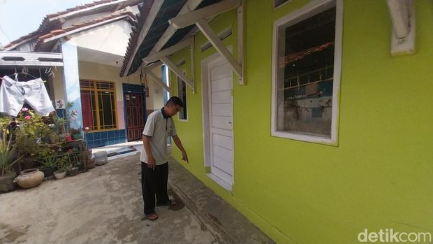 Warga tunjukkan lokasi teror Setan Dolbon di Majalengka.