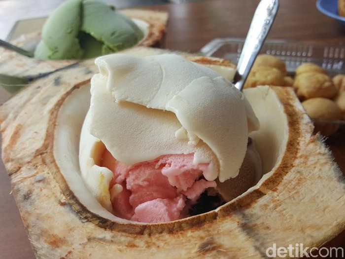 8 Kedai Es Krim Legendaris di Indonesia yang Berusia Setengah Abad 8 Kedai Es Krim Legendaris di Indonesia yang Berusia Setengah Abad