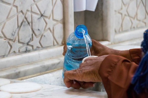5 Fakta Menakjubkan Air Zamzam dari Mikroskop hingga Hasil Penelitian