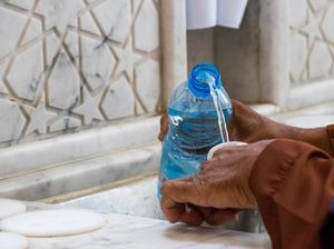 Benarkah Air Zamzam Bebas Bakteri? Profesor UI Ungkap Faktanya