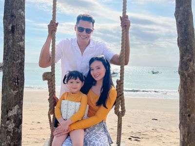 Foto Asmirandah-Jonas Rivanno Liburan ke Bali, Paras Cantik Anak Curi Atensi