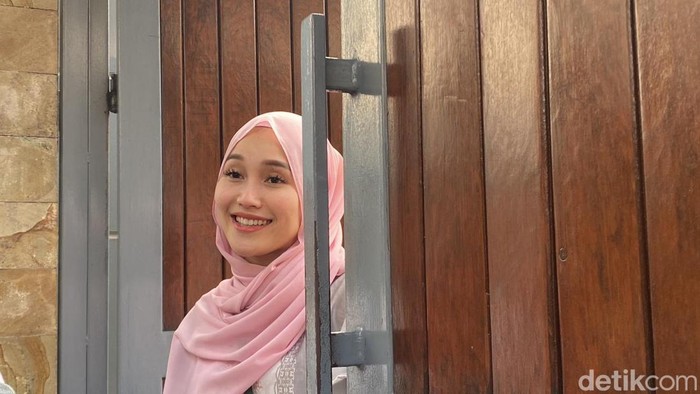 Ayu Ting Ting berbagi cerita Idul Adha tanpa kehadiran orang tua.