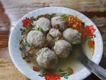Warung Bakso Tertua di Indonesia hingga Rojali Bikin Resah Pemilik Kafe