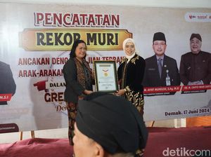 Bupati Eistianah Terima 2 Rekor MURI Sekaligus dalam Tradisi Grebeg Besar