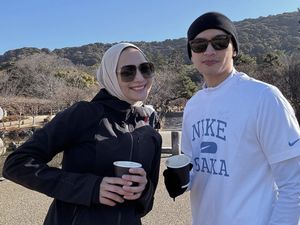 Citra Kirana Sumbangkan Baju Saat di Makkah