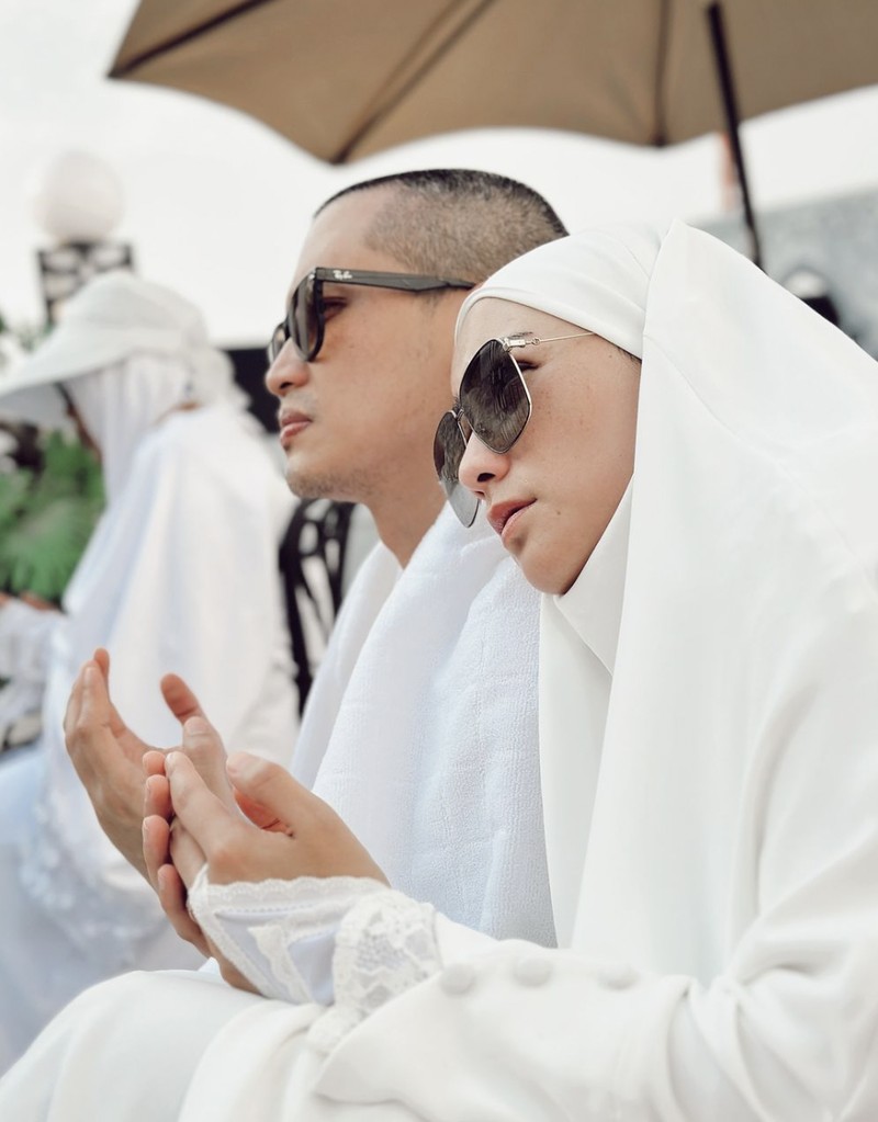 Citra Kirana dan Rezky Aditya Naik Haji, Sebelumnya Juga Kompak Kulineran