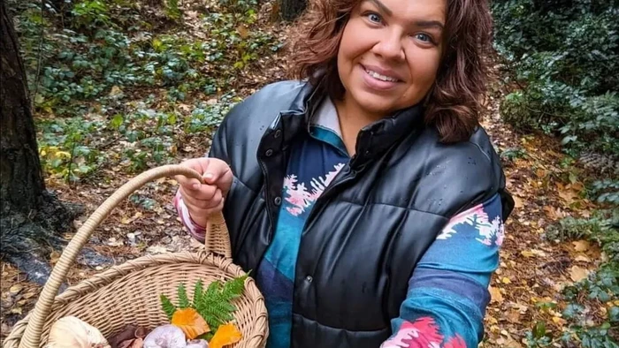 Demi Berhemat, Ibu Ini Makan Tumbuhan Liar hingga Jamur Beracun