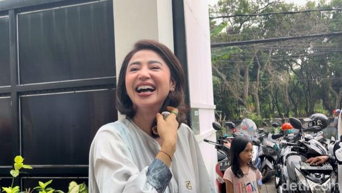 Dewi Perssik