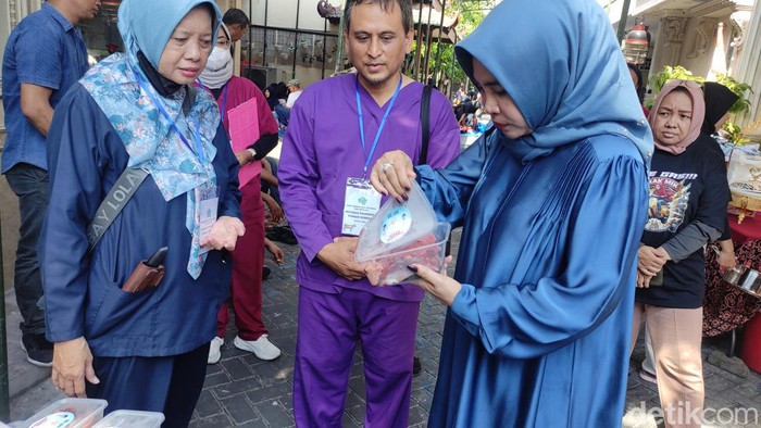 Dispaperta Sidoarjo memastikan daging kurban di Sidoarjo layak dikonsumsi.