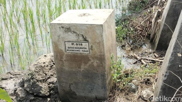 Dukuh Pencol Tuban yang justru lebih dekat diakses dari Bojonegoro.