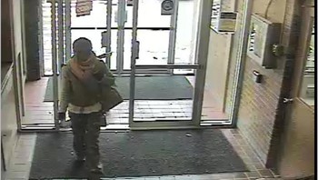 Emma Fillipoff (2012): Jelang kepergiannya, Fillipoff menelepon ibunya beberapa kali. Sang ibu Shelley terbang dan tiba di penampungan perempuan di Victoria, British Columbia, tempat putrinya tinggal. Namun, Fillipoff menghilang beberapa jam sebelumnya. Dia berjalan tanpa alas kaki di luar hotel, memicu polisi bicara dengannya. Ini adalah video terakhir Fillipoff. Kendaraannya yang berisi barang-barangnya ditemukan. Tahun 2014, seorang pria tak dikenal terlihat menghancurkan poster hadiah untuk Fillipoff, mengklaim dia pacarnya. Namun pria ini masih dicari polisi. Foto: Facebook