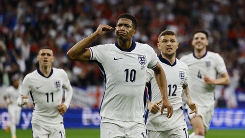Soccer Football - Euro 2024 - Group C - Serbia v England - Arena AufSchalke, Gelsenkirchen, Germany - June 16, 2024 Englands Jude Bellingham celebrates scoring their first goal REUTERS/Wolfgang Rattay