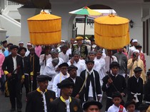 Prosesi Kabarasang Uci Idul Adha 1445 H di Ternate