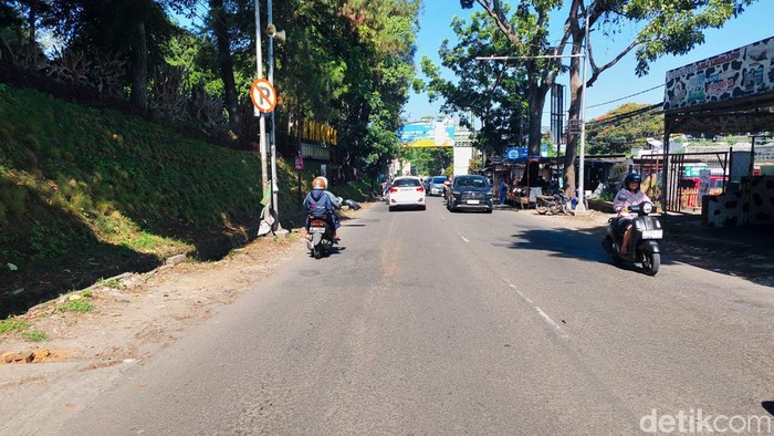 Kawasan wisata Lembang nampak lengang.