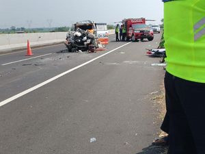 Tragedi Laka Maut Mobil Jenazah di Tol Pemalang Berujung 2 Nyawa Melayang