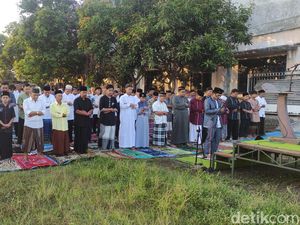 Salat Idul Adha Jadi Ajang Silaturahmi Warga Korban Lumpur Sidoarjo