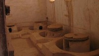 Meskipun bangunannya sederhana dan jalanannya berserakan pasir, tetapi kota ini memiliki lahan-lahan pertanian yang dilengkapi dengan irigasi yang baik. Foto: Aneta Ribarska via UNESCO