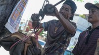 Jual beli kulit sapi pada Hari Raya Idul Adha menjadi kegiatan rutin tahunan bagi pembeli kulit dengan mendirikan lapak pinggir jalan perkotaan yang nantinya dijual kembali ke pabrik melalui pengepul seharga Rp4.000 per kilogram. 