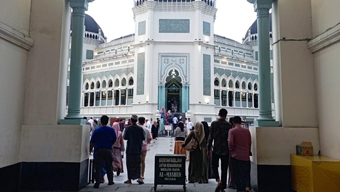 Gapura Masjid Raya Al-Mashun Medan