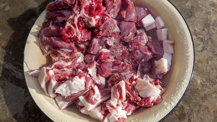 Mencuci daging
