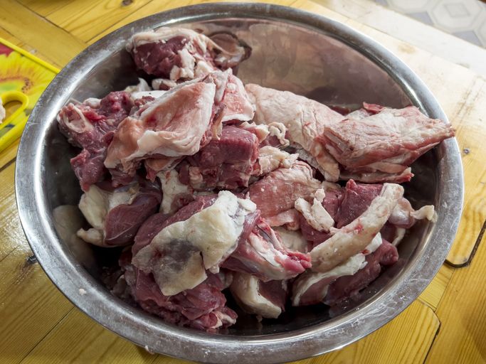 Mencuci daging