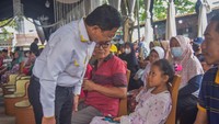 Bakal Calon Walikota Tangerang Sachrudin bersama tim pemenangan Airin - Sachrudin menggelar kegiatan bakti sosial di lingkungan sekitar Kelurahan Cipondoh Indah Kota Tangerang.