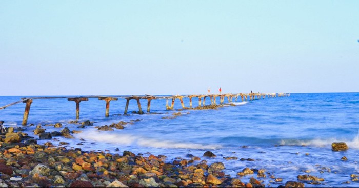 Pantai Olie Pier Belitung Timur
