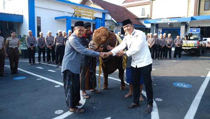 pembagian kurban Polres Blitar Kota