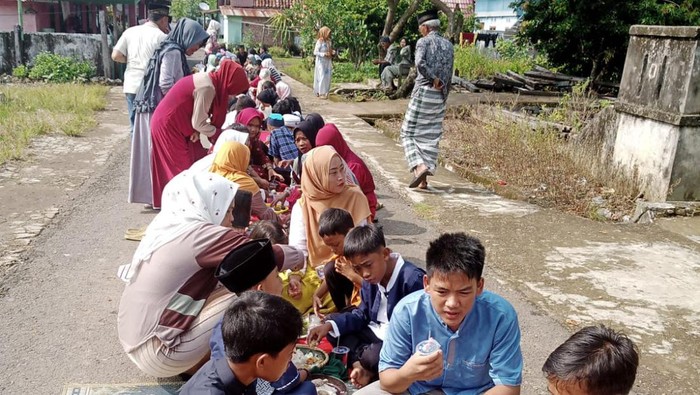 Perayaan Idul Adha 2024 di Masjid Jami Musi Rawas dengan acara makan bersama