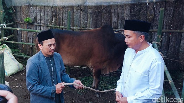 Pj Gubernur Jabar, Bey Machmudin Salat Iduladha di Jayagiri Lembang