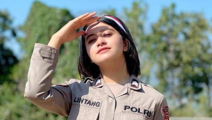 Polwan cantik Kota Batu, Briptu Lintang yang punya banyak skill.
