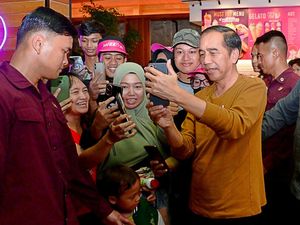 Jokowi Kulineran di Semarang, Jajan Mie Ayam Rp 10 Ribu di Wizz Mie
