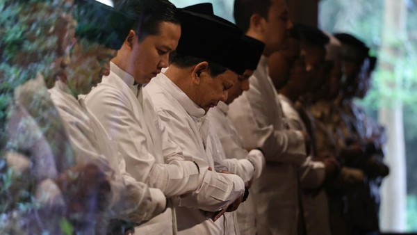 Jokowi Salat Idul Adha 2024 di Simpang Lima Semarang