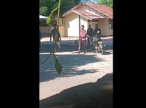 Heboh Pria Bawa Parang Kejar Polisi di Polsek Sape Bima