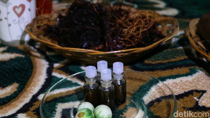 Ramuan herbal pengobatan tradisional Mak Erot