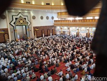 Khidmat Salat Idul Adha Diikuti Ribuan Warga di Islamic Center NTB