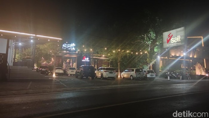 Rumah makan di Bukit Gronggong Cirebon.