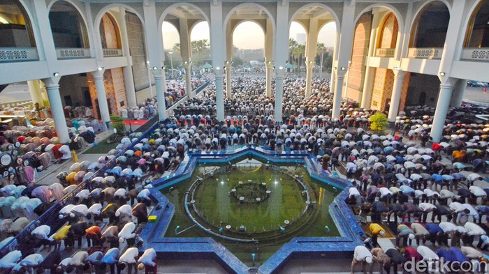 Salat Id Masji Al-Akbar Surabaya