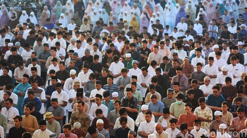 Salat Id Masjid Al-Akbar Surabaya