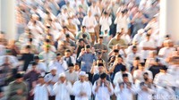 Jemaah mulai berdatangan sejak pukul 05.00 WIB (Foto: Rifki Afifan Pridiasto)