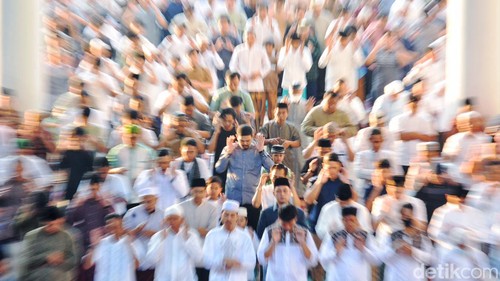Salat Id Masjid Al-Akbar Surabaya