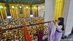 Masjid Al-Akbar Surabaya Disesaki Puluhan Ribu Jemaah Salat Id