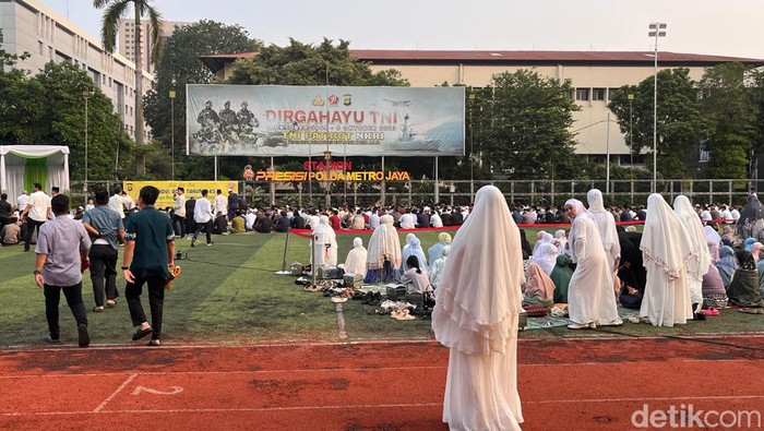 Eks Menag Lukman Hakim Beri Tausiyah Idul Adha pada Salat Berjemaah Polda Metro Jaya