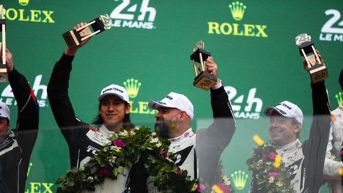 Perjuangan berat Sean Gelael dan Team WRT 31 di 24 Hours of Le Mans 2024 berakhir manis. Start dari posisi ke-15, Sean dkk. finis di podium runner-up, Minggu (16/6) malam WIB.