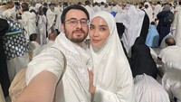 Irvan Farhad memang sudah memantapkan hatu menunaikan ibadah haji bersama dengan istrinya, Hamidah Rachmayanti tahun ini. Alhamdulillah terkabul. Foto: dok. Instagram