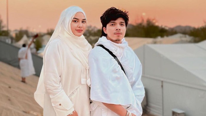 Deretan selebritas naik haji bareng pasangan.