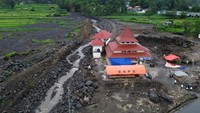 Mushala yang juga disebut Surau Kasiak merupakan salah satu bangunan yang selamat saat banjir bandang lahar dingin Marapi sebulan lalu.